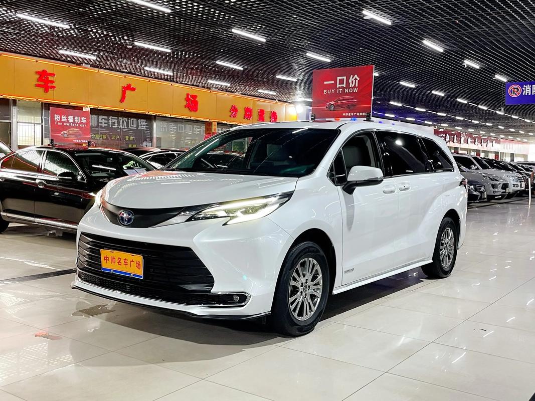 丰田小型汽车3万 3万一5万女士燃油车