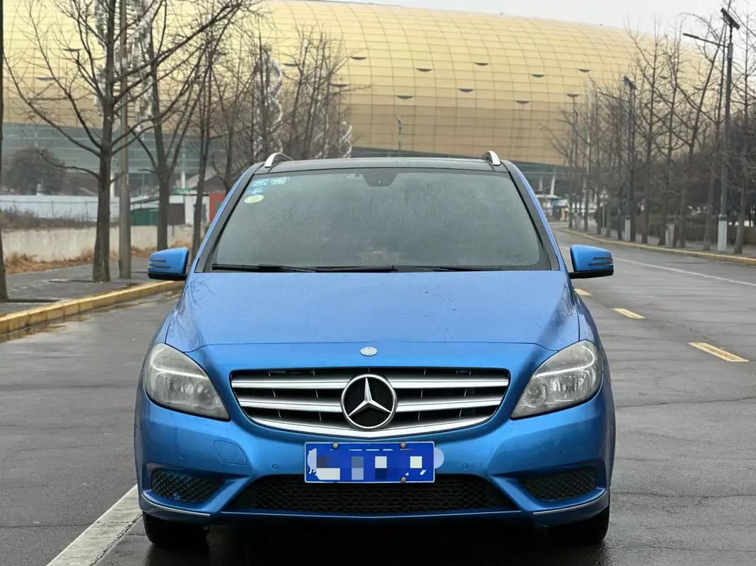 奔驰b180优缺点(奔驰b180测评)