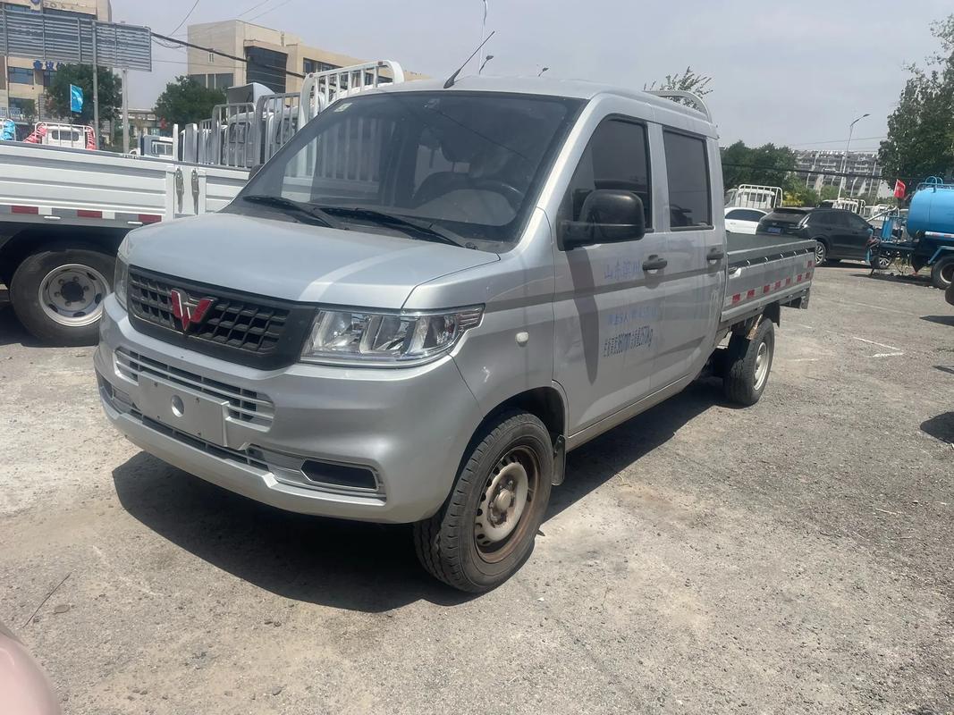 五菱荣光新卡双排参数配置,五菱荣光新卡双排怎么样？