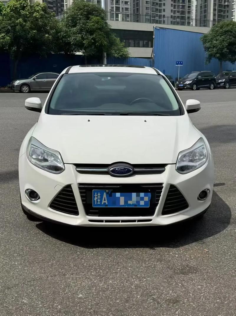 14年福克斯三厢图片及价格(14年的福克斯现在值多少钱?)